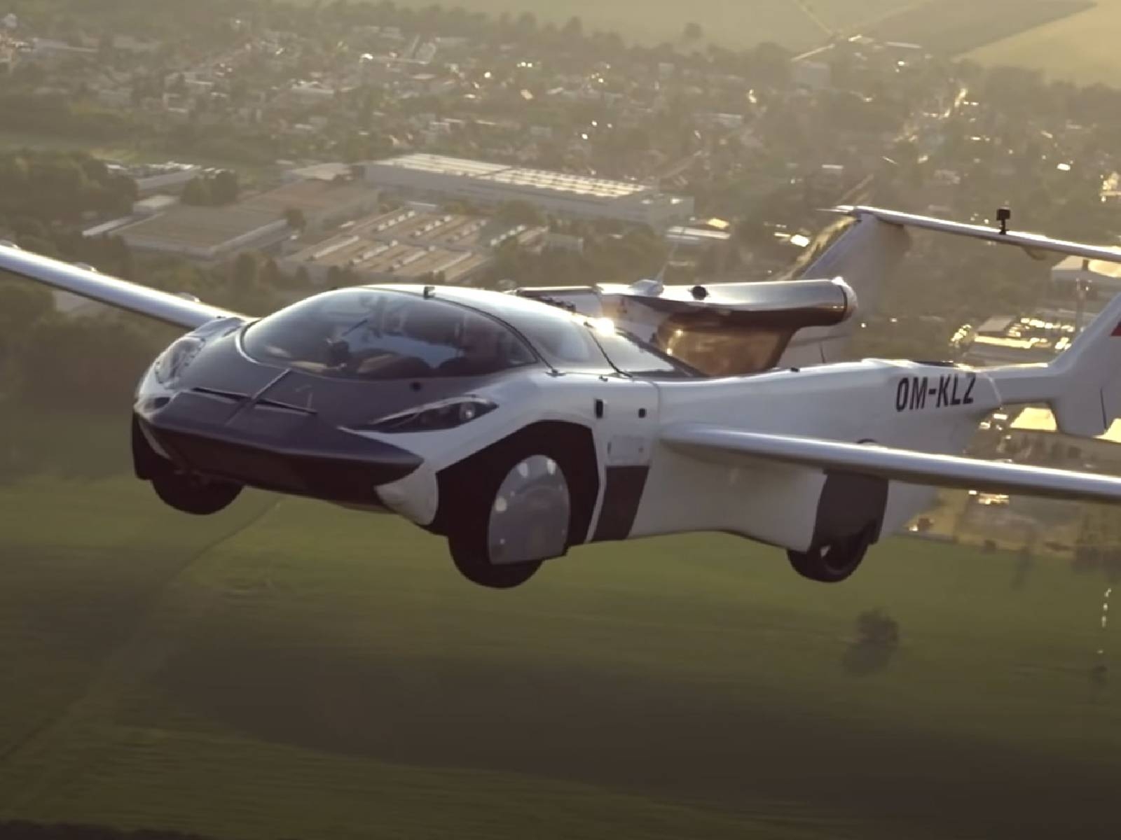 「空中飛行汽車」Air Car 正式獲飛行認證，從飛機變車子只要 2 分鐘、未來 12 個月將上市！