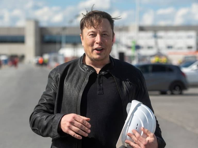 特斯拉 Tesla 為柏林超級工廠買鐵路、打造新車站,馬斯克砸大錢方便德國員工上下班!