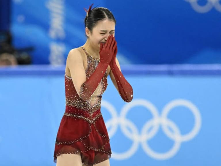 冬奧/花式滑冰 19 歲選女孩「朱易」棄美國籍、歸化中國,連兩天嚴重失誤引網友砲轟!