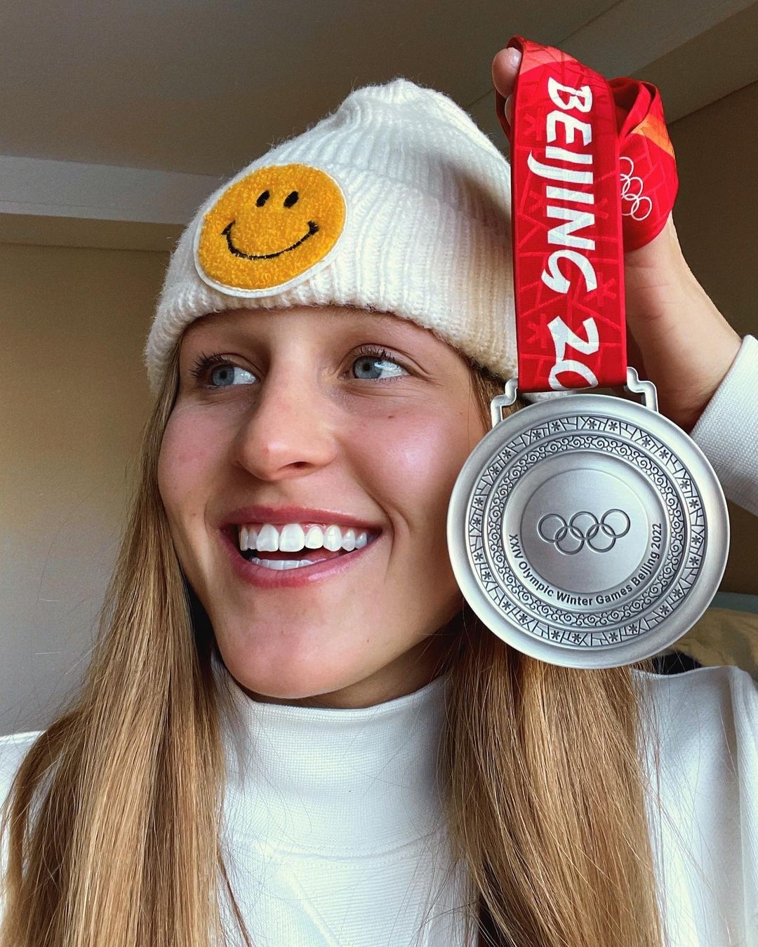 美國選手 Julia Marino 奪銀牌後受訪說自己愛吃北京冬奧的餃子：「我大概吃了 200 個餃子」