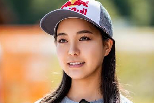 年僅 25  歲的高梨沙羅獲獎無數，被日本視為滑雪王牌