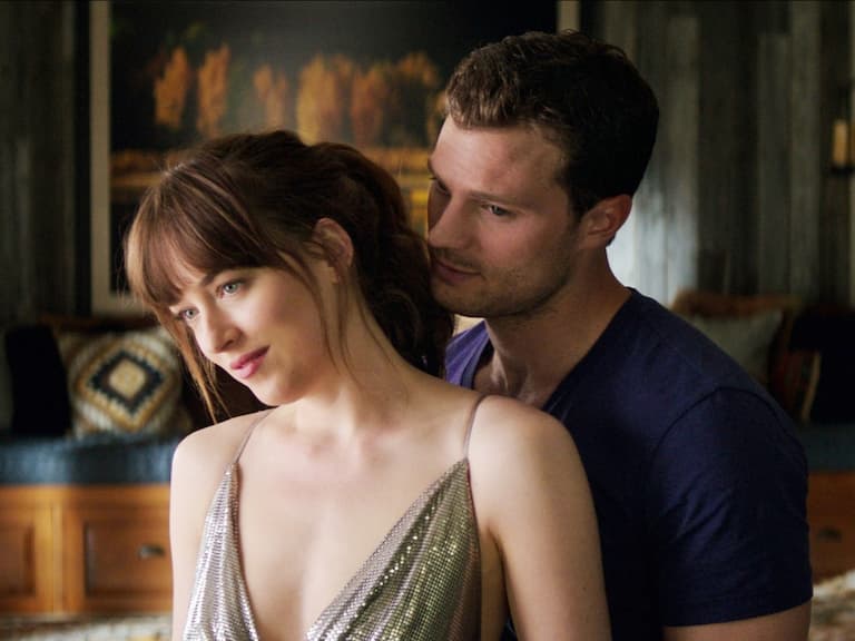關於達珂塔強生 Dakota Johnson 的 5 件事:又純又慾夢中情人,連馬斯克都搶追求!
