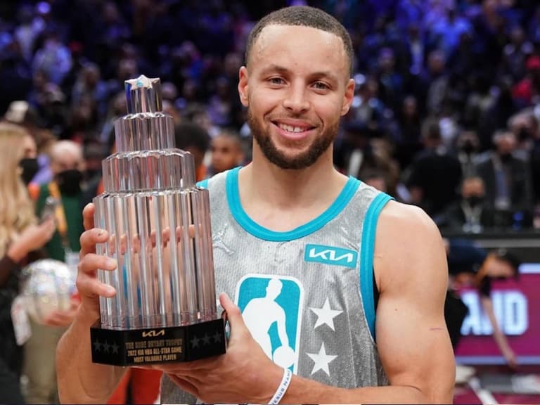 NBA/Stephen Curry 奪明星賽 MVP,狂飆 16 記三分、賽後還將捐 300 萬給當地學生!
