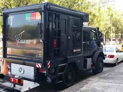 賓士 Unimog 改裝露營車要價 4000 萬，台中牙醫車主居然坐擁兩台？！