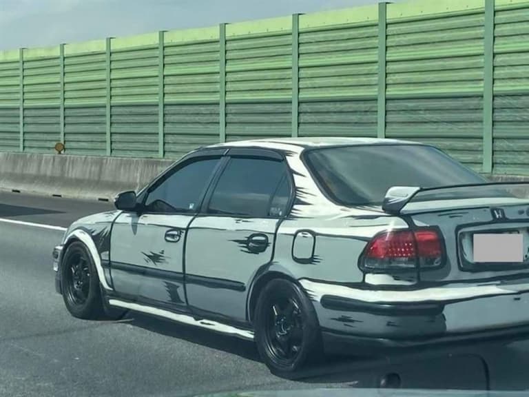 台灣國道驚現《頭文字D》即視感改裝車，2D 畫風塗裝超吸睛！