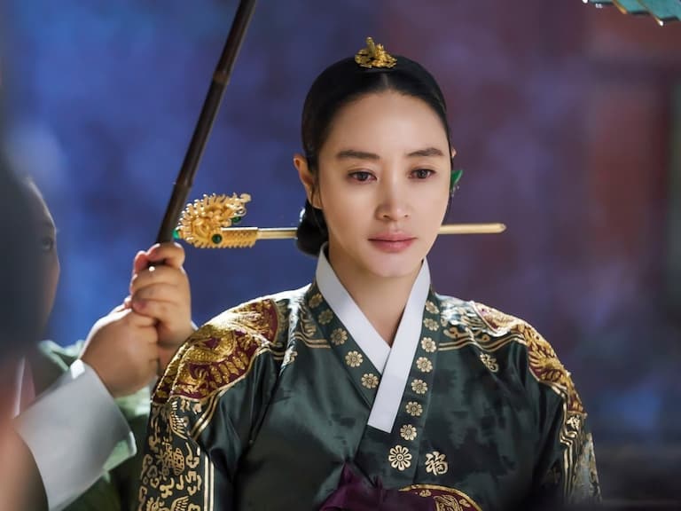 《王后傘下》金憓秀 김혜수 52 歲凍齡美貌輾壓嫩妹!私下 4 招保養秘訣跟著曝光~