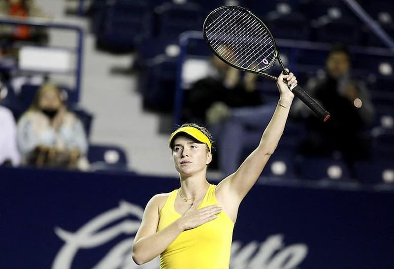 烏克蘭網球一姐 Elina Svitolina 在戰勝俄羅斯後，高舉球拍
