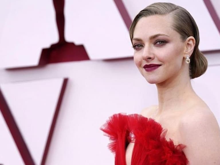 《辣妹過招》自己買裙子、隱居住農場⋯關於亞曼達塞佛瑞 Amanda Seyfried 你不能錯過的 7 個小秘密！