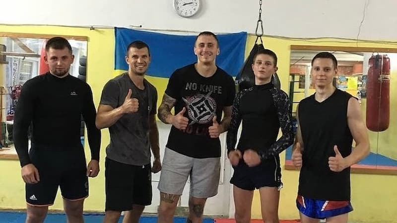 Yevhen Zvonok（右1）與訓練的好友們