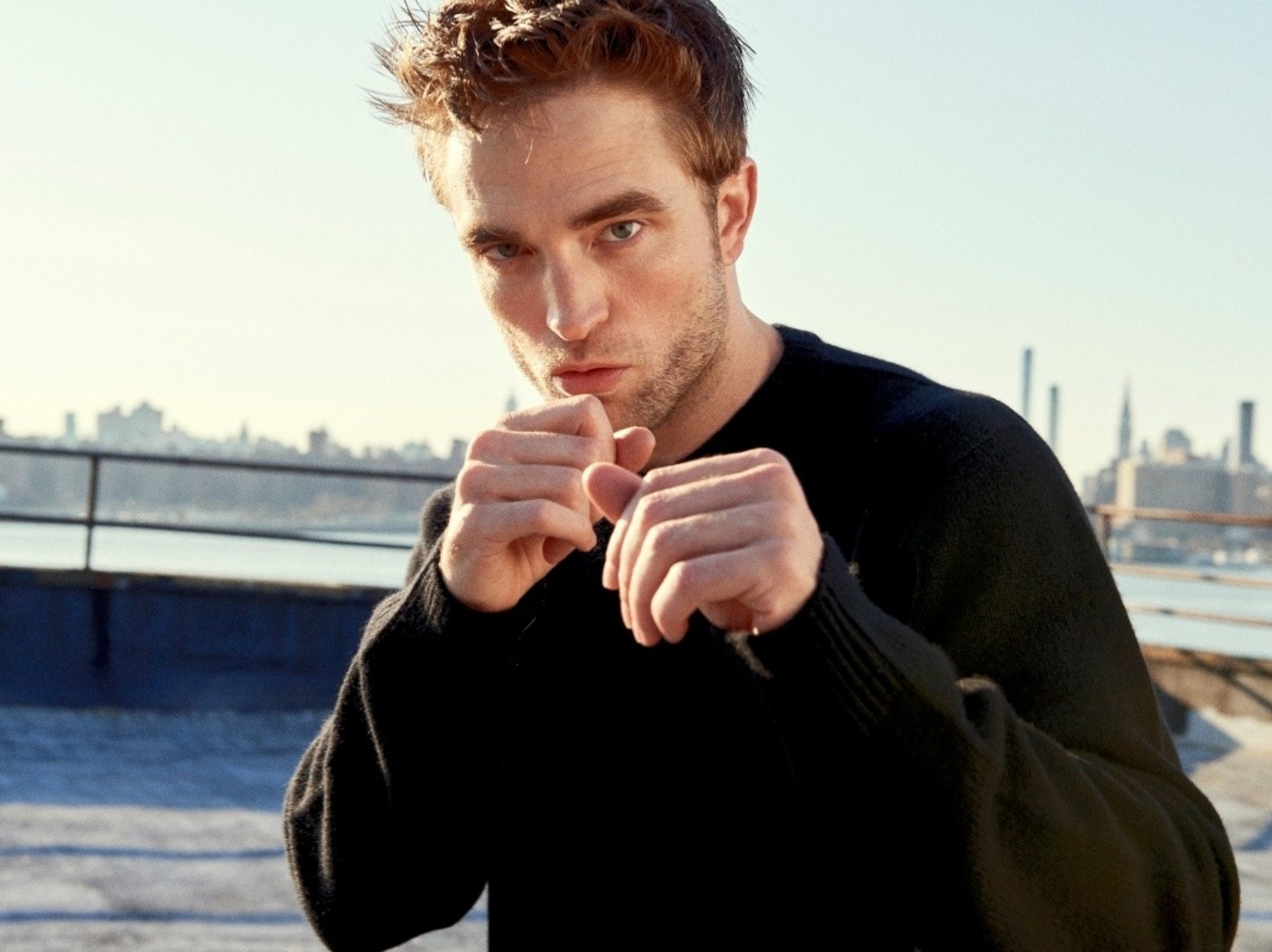 《蝙蝠俠》羅伯派汀森 Robert Pattinson 誘人體香曝光！噴香水方法是跟「前女友」學的！？