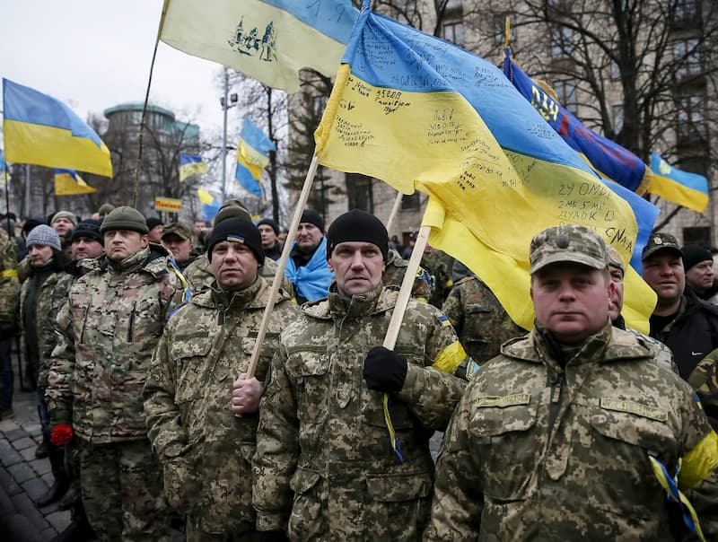 烏克蘭軍隊，目前仍與俄羅斯處於戰爭之中