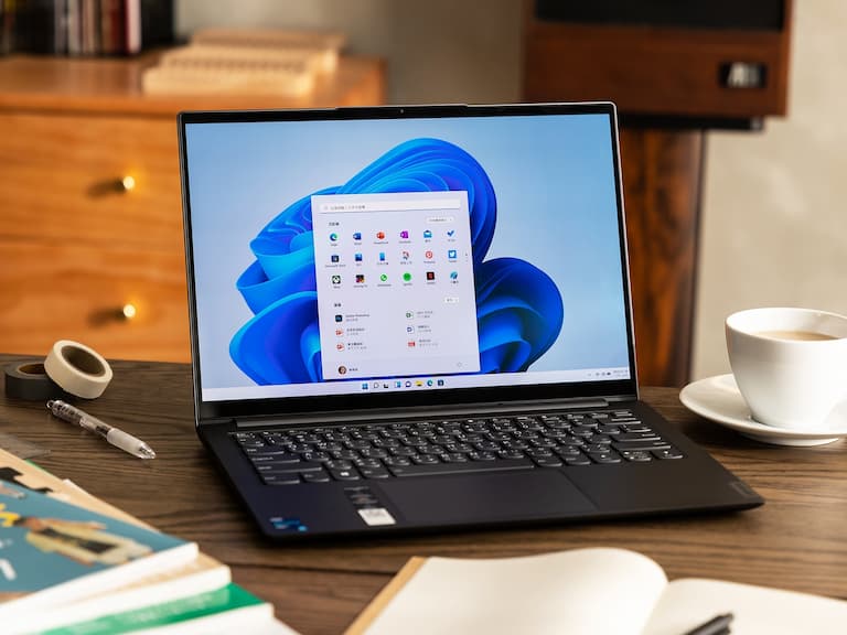 在家工作方便又有儀式感？享受百分百舒適生活 VIBE？ 用 Yoga Slim 7i Pro OLED 為日常升級！