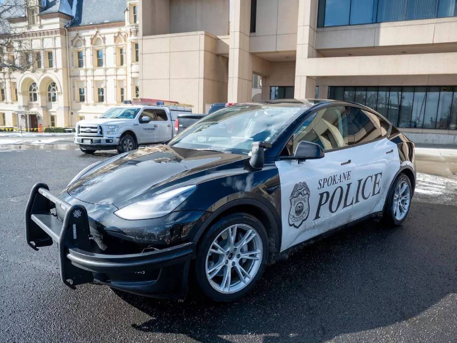特斯拉 Model Y 電動休旅車遭美國警察嫌棄，員警：「它們太小了，不是為警察工作而設計的」