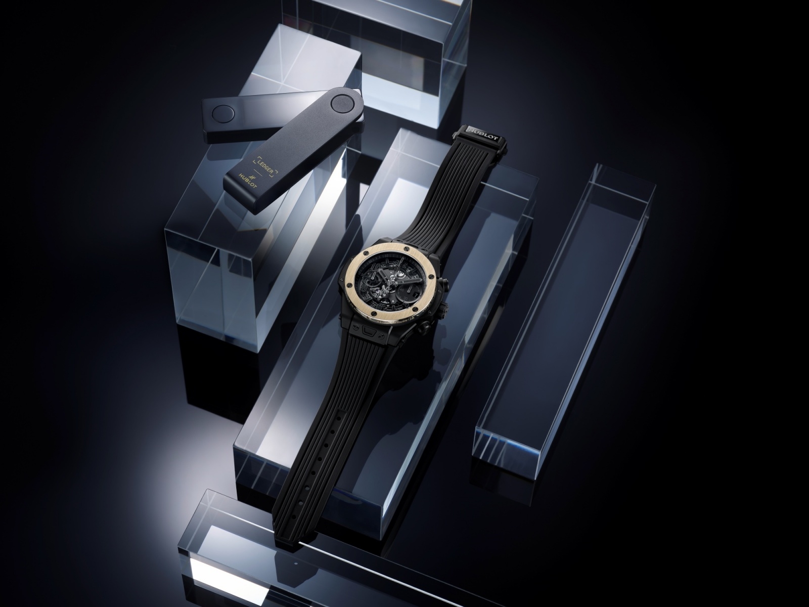 宇舶啟動元宇宙的時間運轉，再次推出加密貨幣市場限量時計Big Bang Unico Ledger琥珀金腕錶