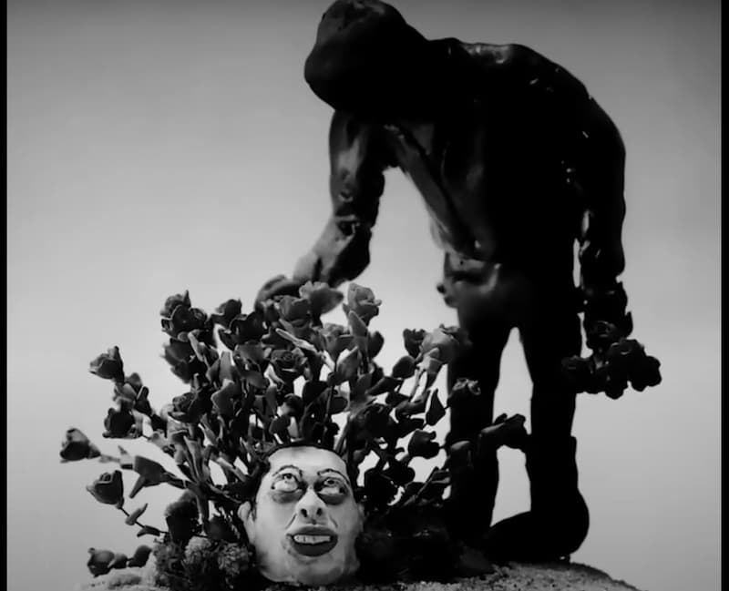 Kanye 在新歌 MV 將 Pete 的人像綁架、斬首並將其活埋