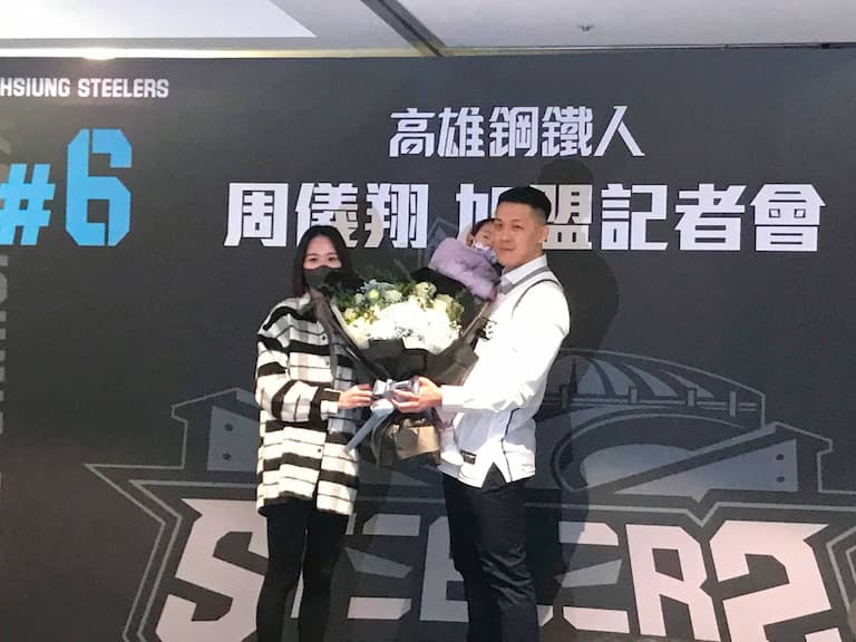 PLG／周儀翔正式簽約 P. LEAGUE+ 高雄鋼鐵人，望從 CBA 角色球員慢慢找回以前 SBL 感覺！