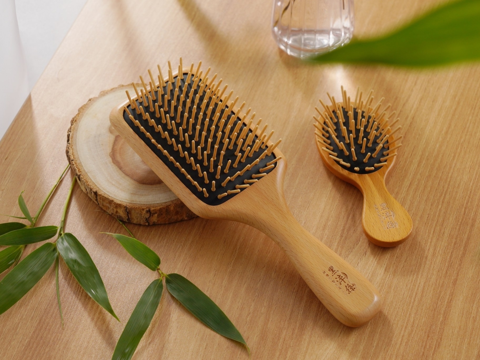 一隻梳子就能改善髮質！推薦 3 熱門暢銷「按摩梳」品牌，選對材質遠離髮絲斷裂！ 