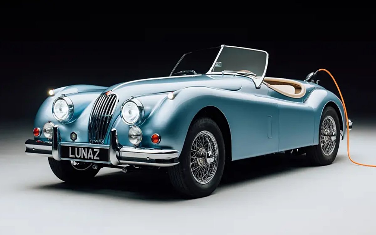 68 年老車 Jaguar XK140 改裝成電動，貝克漢將它送給大兒子，做為結婚禮物