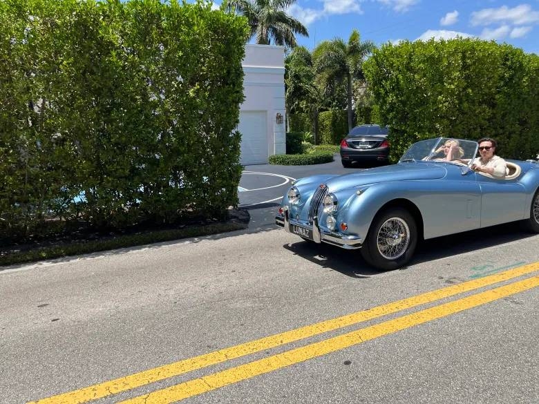 貝克漢送給大兒子布魯克林一台 1954 年的 Jaguar XK140 改裝電動車