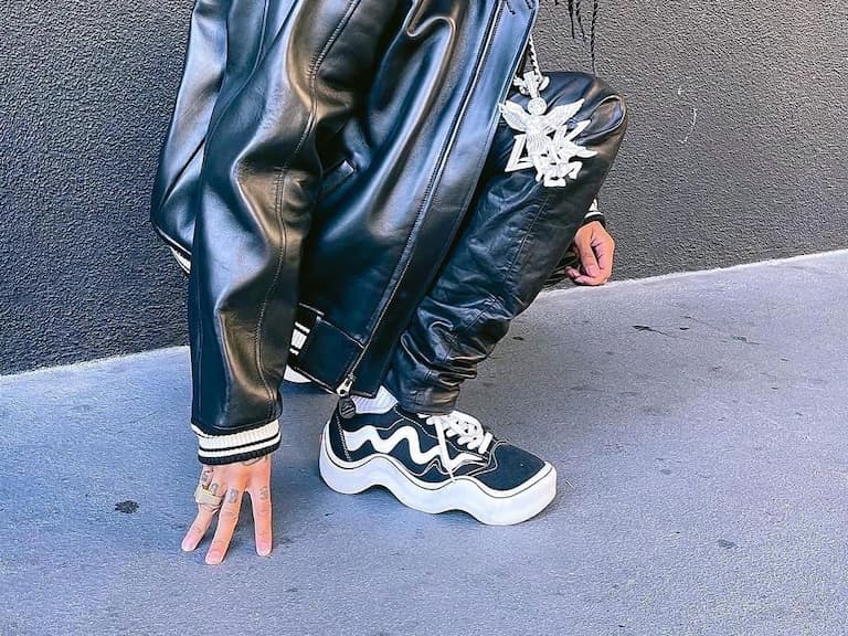 Tyga 攜手 MSCHF 打造最新聯名「Wavy Baby」球鞋,超獵奇波浪鞋你駕馭得了嗎?