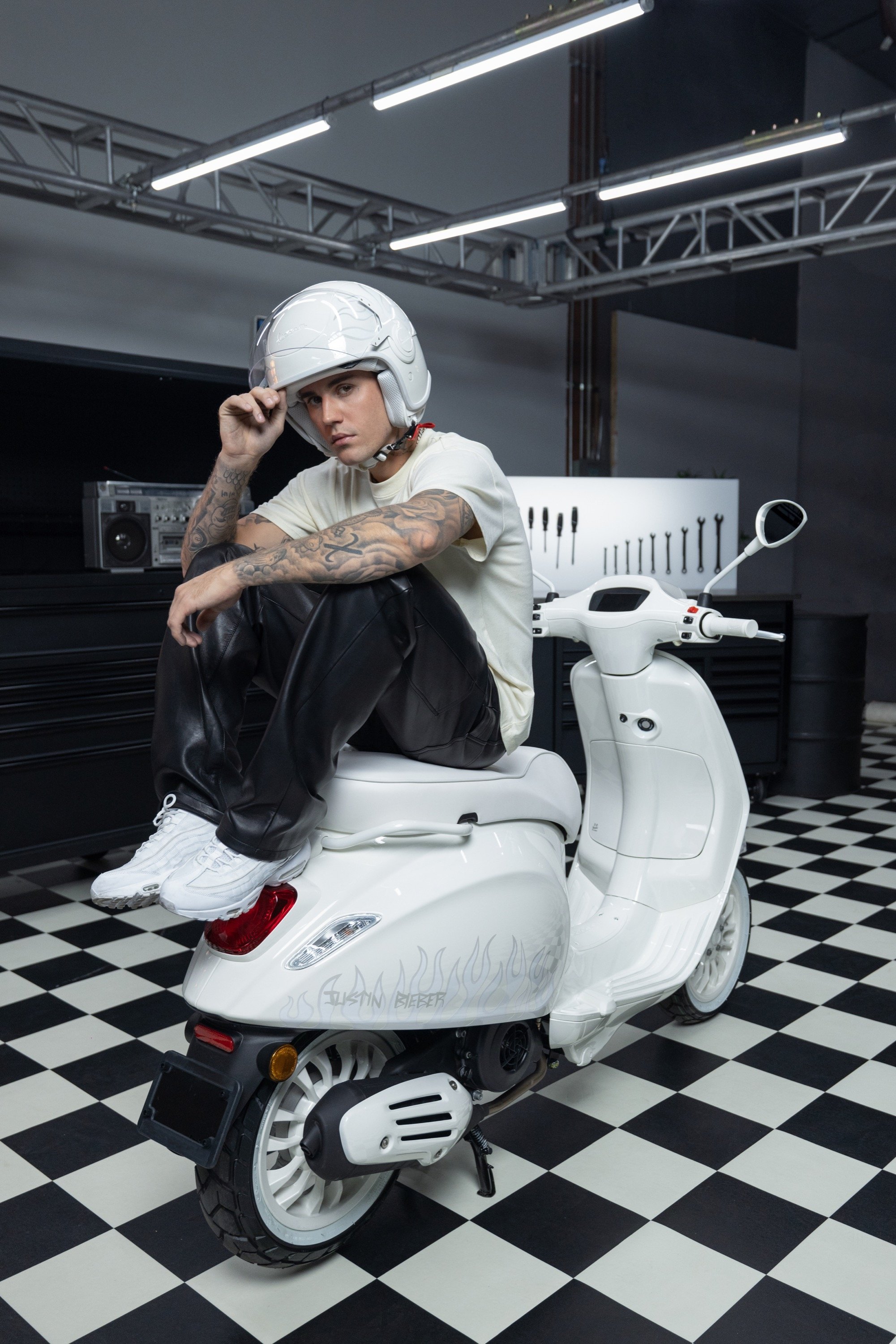 Justin Bieber X Vespa 聯名特仕版