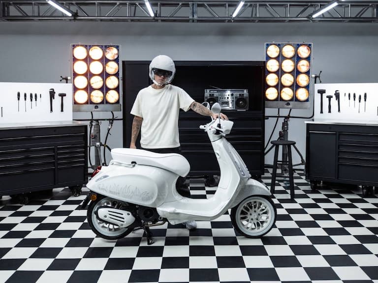 小賈 Justin Bieber X 偉士牌 Vespa 聯手全白火焰車款,台灣下半年將隆重登場!