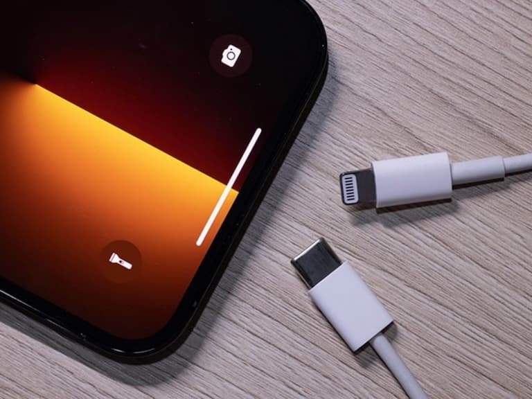 Apple iPhone 14 據傳將繼續使用 Lightning 充電孔，外媒爆料或許跟「授權金」有關係！