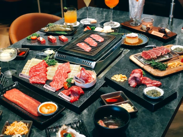 王品全新燒肉餐酒館「最肉」插旗台中燒肉一級戰區公益路，挑戰屋馬、茶六霸主地位！