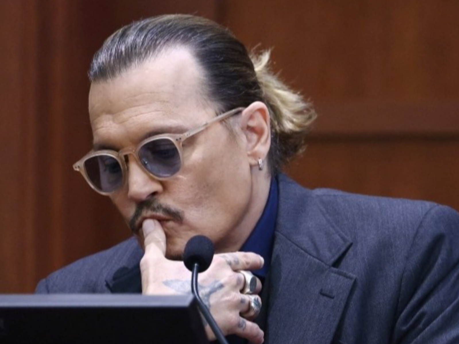 強尼戴普 Johnny Depp 不良嗜好被安柏赫德瘋狂審問！引網批：「下一步要嫌他太溫柔？」