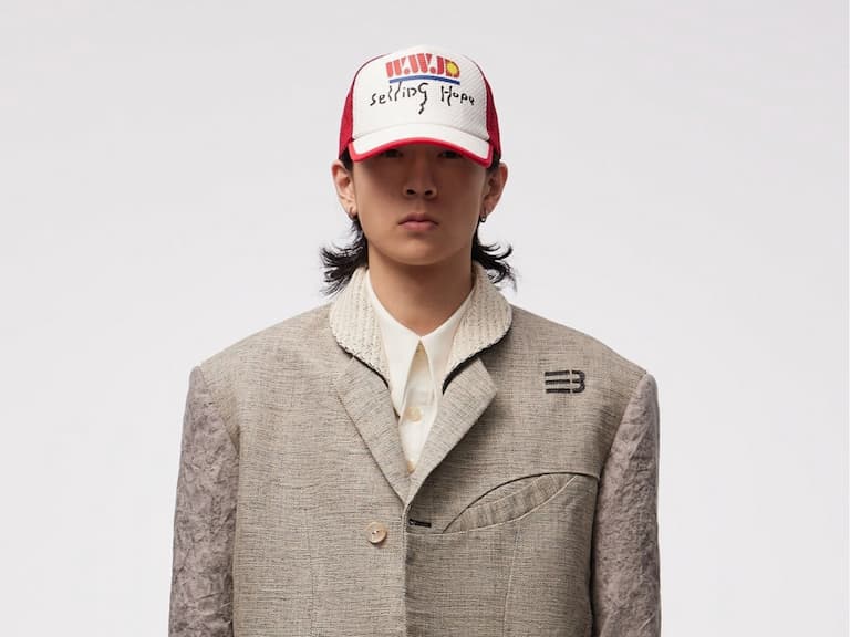 今年夏天靠它耍帥！台灣服裝品牌 NAMESAKE 打造帥度爆表的「 Trucker Cap」，絕對是包色不猶豫！