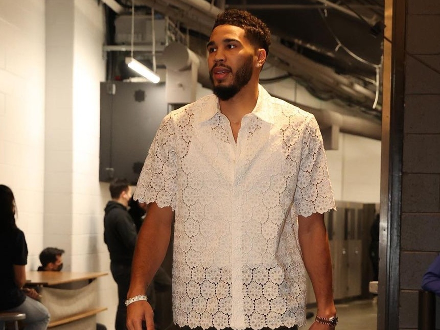 LeBron James、Booker 等 5 位 NBA 球星「襯衫穿搭」造型提案，男生約會這樣穿準沒錯！