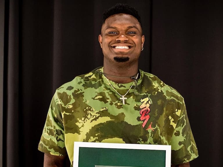 NBA 球星 Zion Williamson 獲得《火影忍者》作者親筆繪畫肖像圖，不要再說他像丁次！