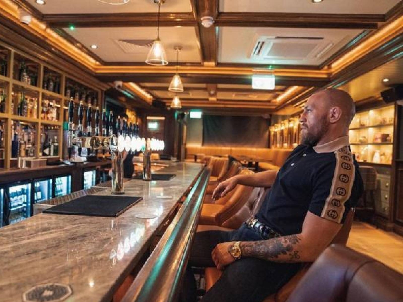 UFC 格鬥天王 Conor Mcgregor  酒吧被人丟汽油彈，他花 147 萬現金懸賞、30 分鐘內找到人！