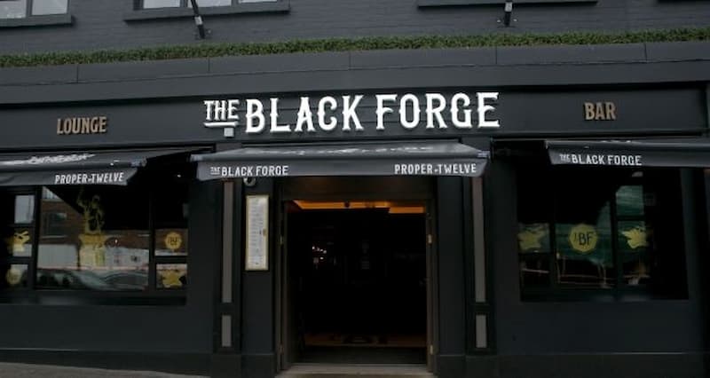 Conor Mcgregor 經營的 The Black Forge Inn 酒吧被人丟汽油彈襲擊！