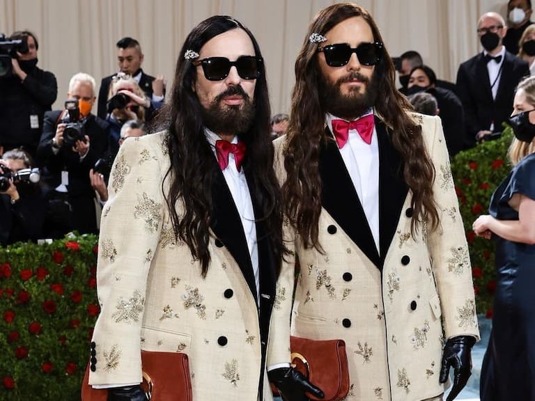 2022 Met Gala 男星紅毯穿搭一覽:經典西裝造型、亮色印花穿搭等 4 大指標回顧!