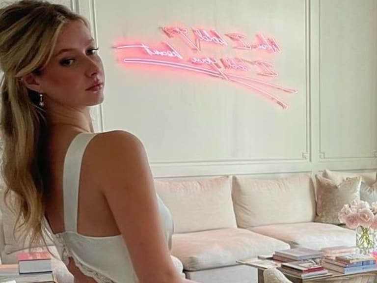 葛妮絲派特洛 Gwyneth Paltrow 女兒長大了,18 歲清秀臉蛋引熱議:「根本年輕版小辣椒!」