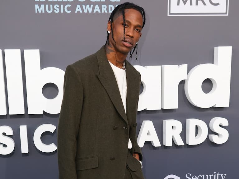 Travis Scott 上腳這款台幣 8 萬 Nike Dunk SB 限量神鞋，高調宣佈重回舞台！