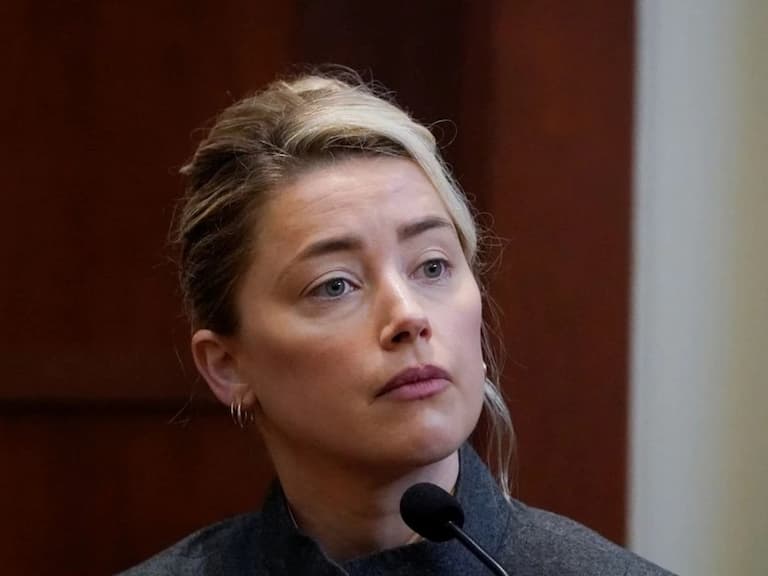 安柏赫德 Amber Heard 稱傷口靠化妝遮住、床上排泄物是強尼戴普狗大的：「吃雜草腸胃有問題！」