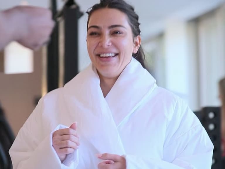 《卡戴珊家族》金卡戴珊 Kim Kardashian 大方秀出素顏狀態,真實模樣驚呆全網!