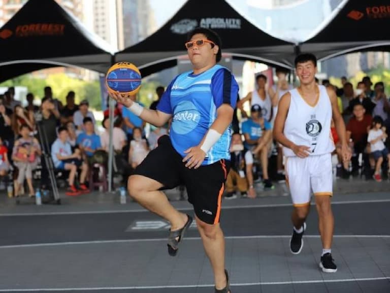 網紅冠杰想挑戰台灣 3x3 比賽，開直播積極練球並喊話：「得獎，我就開班做教學」