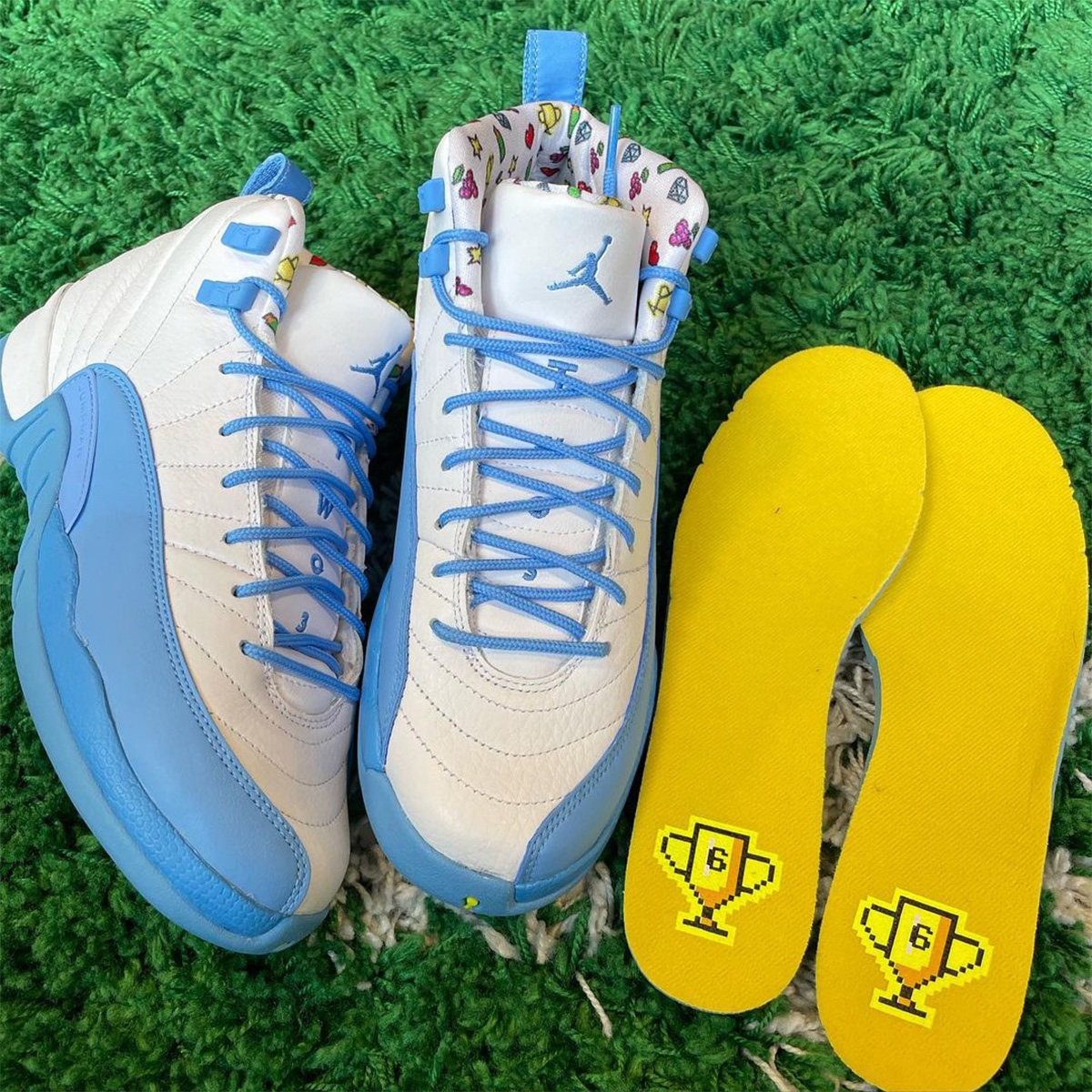 Air Jordan 12「Emoji」