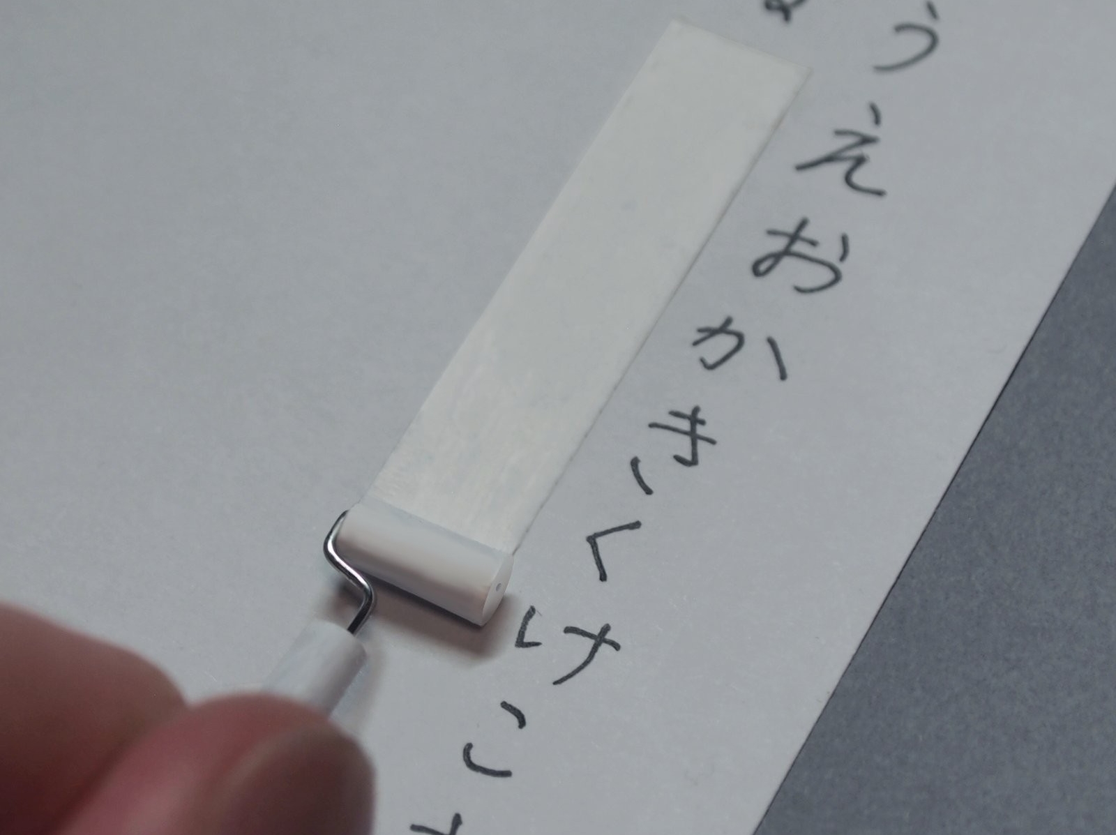 日本設計師分享「幻想文具」大爆紅，滾筒立可帶、顏文字密碼鎖每一款都療癒到不行！