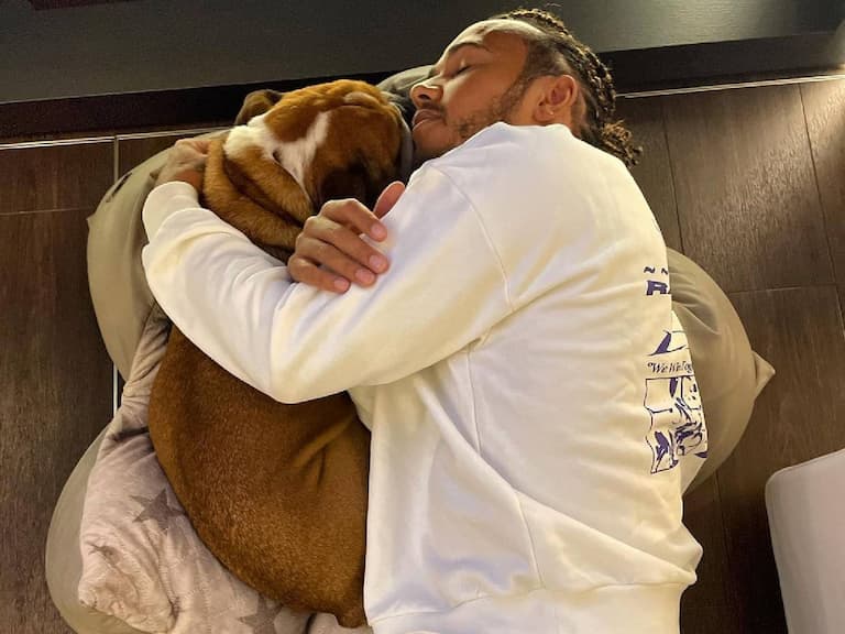 F1七屆冠軍車王 Lewis Hamilton 的愛犬每日可賺 2 萬台幣，還坐擁 46 萬粉絲、吃全素！