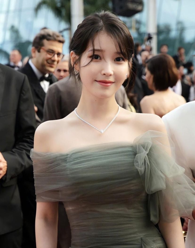 IU