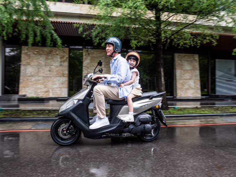 誰說國民車不能有旗艦配備?SYM全新迪爵上市,尚省油擱有力!