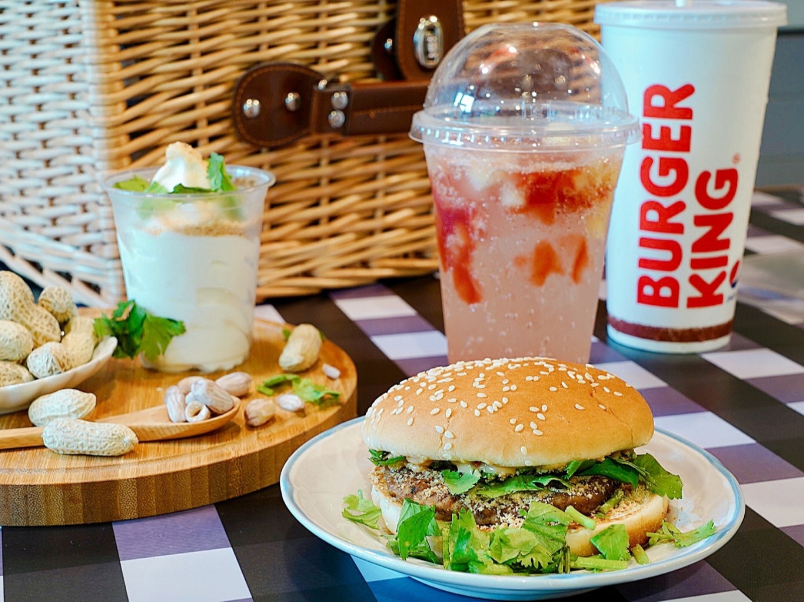 漢堡王 Burger King 推出 4 款新品：「花生香菜刈包烤牛堡」、「古早味花生香菜聖代」超台超獵奇！