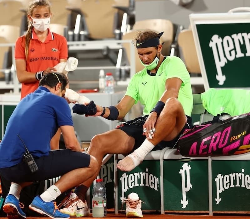 Nadal 近年飽受腳部受傷之苦，也讓他缺席去年美網等重要賽事，今年則迎來極佳的表現，但仍因傷所困