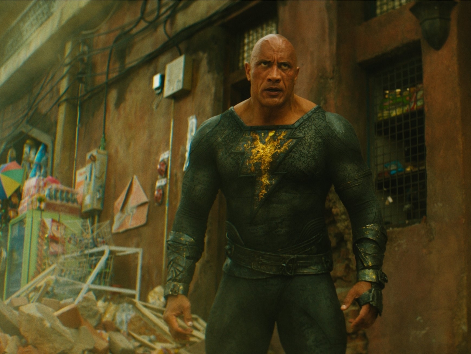 DC《黑亞當》最新預告曝光，巨石強森爆壯身材引網問：「有魔蠍大帝正宗續集的錯覺！」