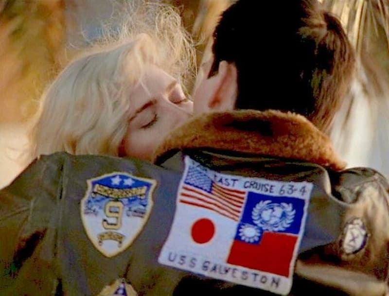 《捍衛戰士》電影中阿湯哥所穿的外套出現「中華民國國旗」