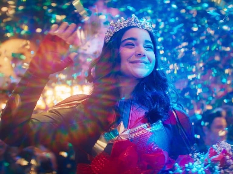 被夢想耽誤的女英雄?Disney+ 最新影集《驚奇少女》:在她的白日夢裡,她將無所不能!